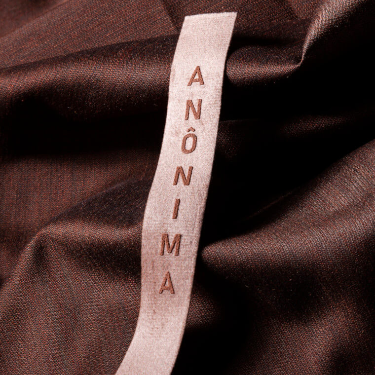 Etiqueta de tecido veludo com estampa em alto relevo para roupas