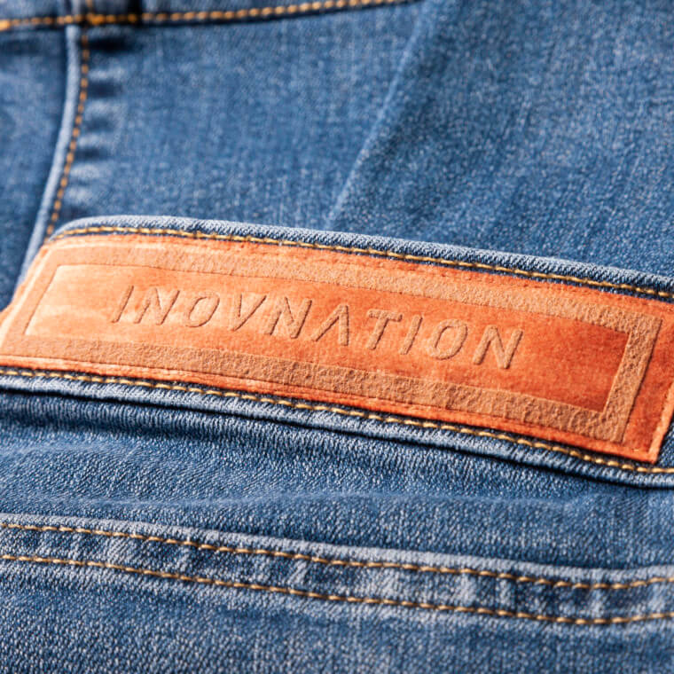 Etiqueta externa de veludo para roupas jeans