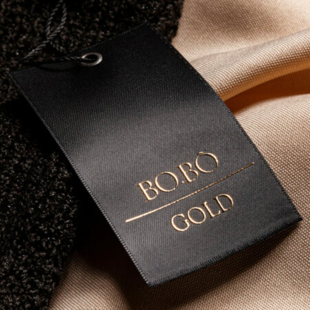 TAG etiqueta para roupas de cetim preto e impressão dourada BO.BÔ