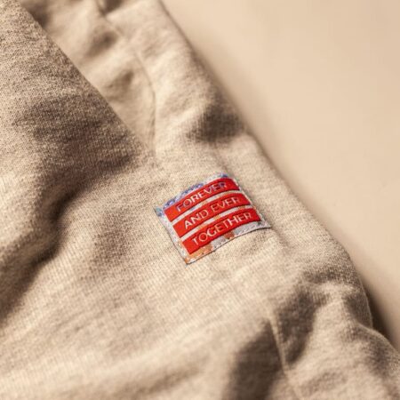 Etiqueta externa decorativa para roupas em alto-relevo