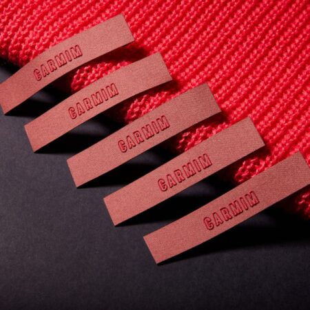 Etiqueta personalizada de tecido para roupas carmin
