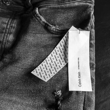 tag de tecido estampado para decorar jeans calvin klein
